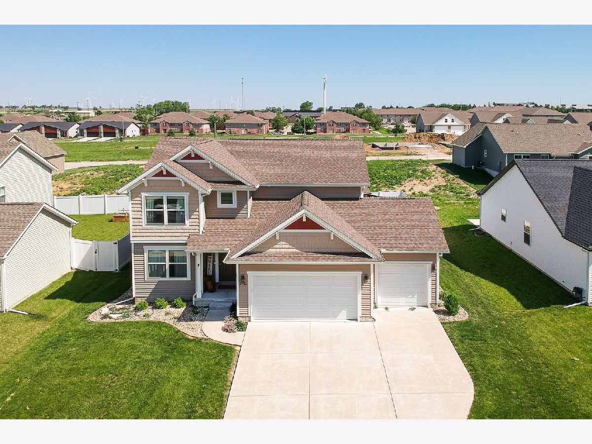 Homes & Condos & Townhomes Sold Greystone Field Normal Illinois, 1712 Coralstone