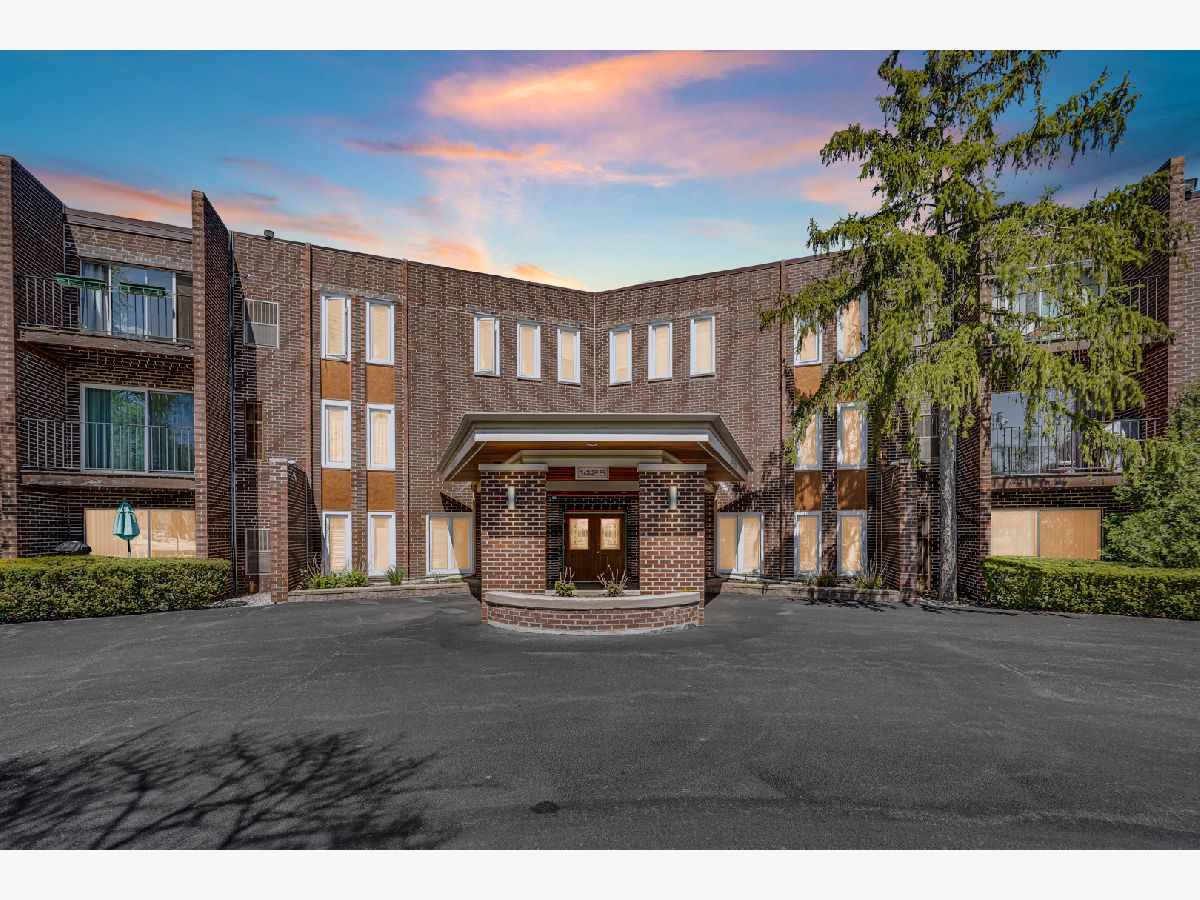 Condominiums Sold Sandpebble Walk Wheeling Illinois, 1425 Sandpebble