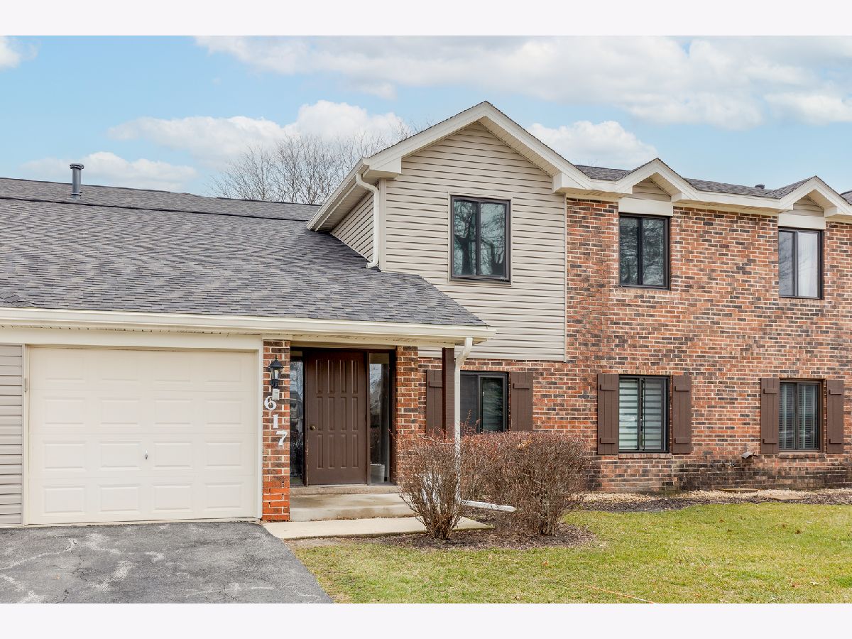 Condominiums Rented Cross Creek Roselle Illinois, 617 Cumberland