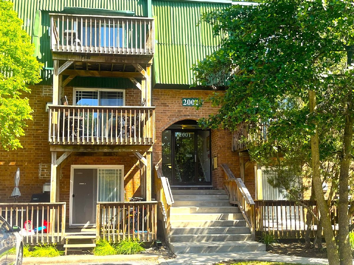 Condominiums Sold Walden Woods Aurora Illinois, 2001 Tall Oaks