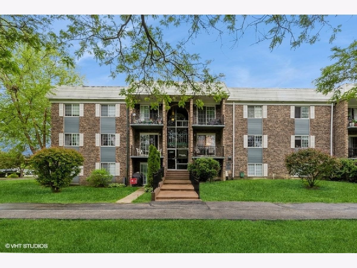 Condominiums Rented Arlington Glen Arlington Heights Illinois, 1509 Windsor