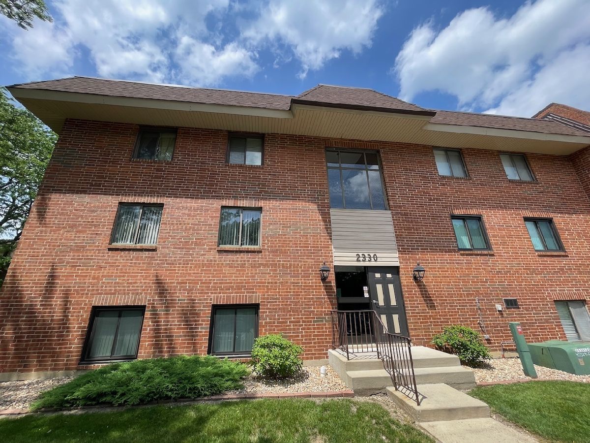 Condominiums Sold Highland Lakes Lombard Illinois, 2330 Woodbridge