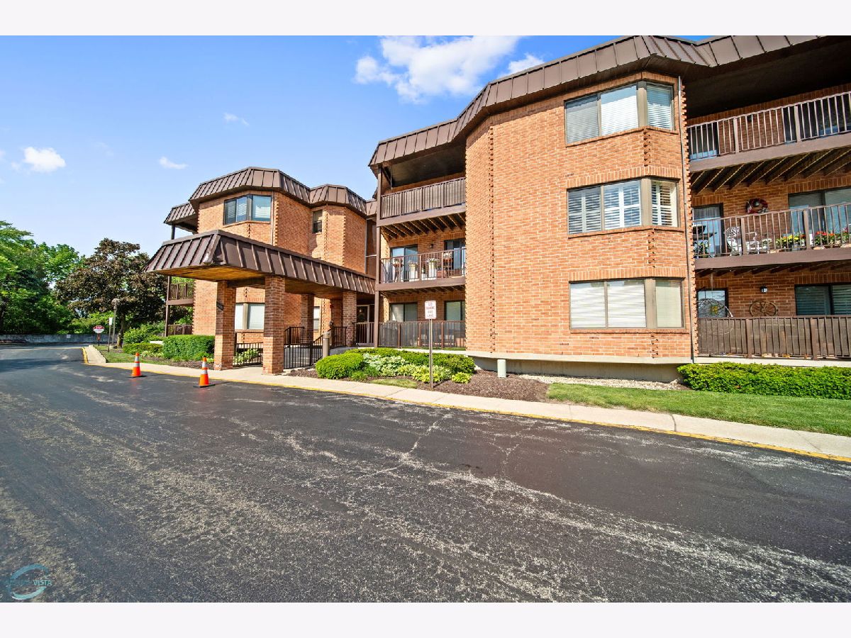 Condos & Townhomes Sold The Lawns Phase 2 Willowbrook Illinois, 6401 Clarendon Hills