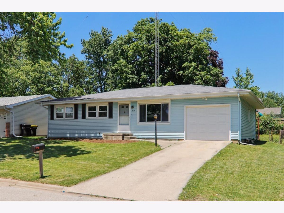 Homes Sold Greenbriar Normal Illinois, 1824 Hoover