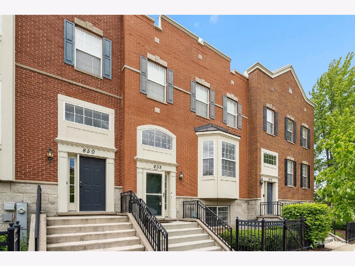 Townhomes & Condos Sold Lehigh Station Aurora Illinois, 852 Station