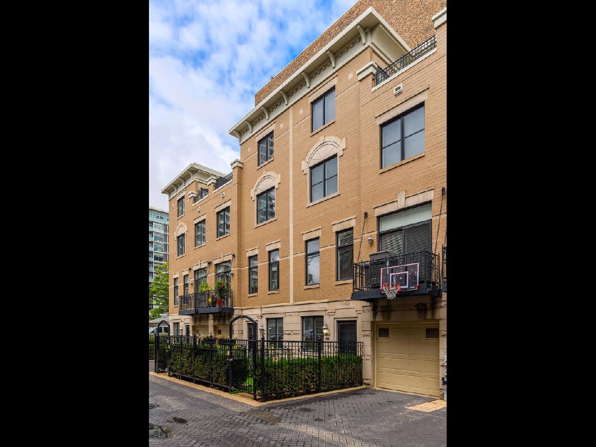 Townhomes Rented Kensington Park Chicago Illinois, 1638 Indiana