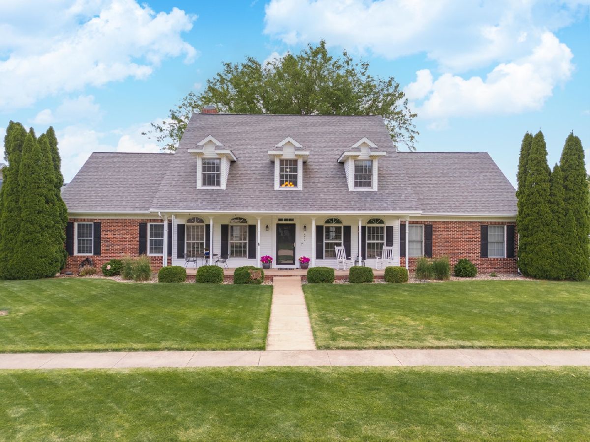 Homes & Condos & Townhomes Sold Summerfield Bloomington Illinois, 2212 Foxtail