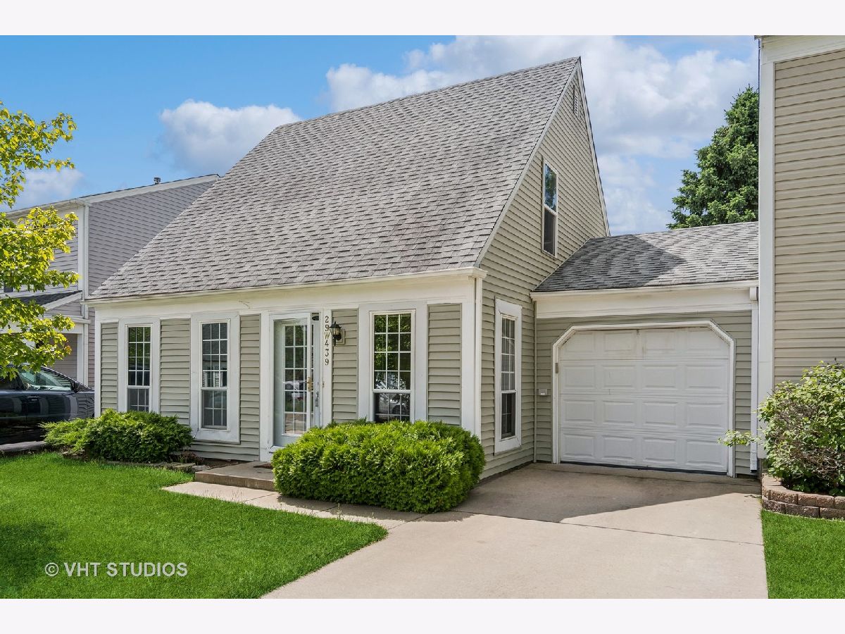 Townhomes Sold Edgebrook Warrenville Illinois, 29W439 Tanglewood