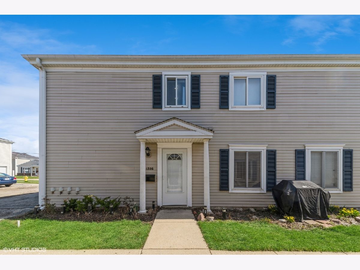 Townhomes & Condos Rented Quincy Park Prospect Heights Illinois, 1306 Cove