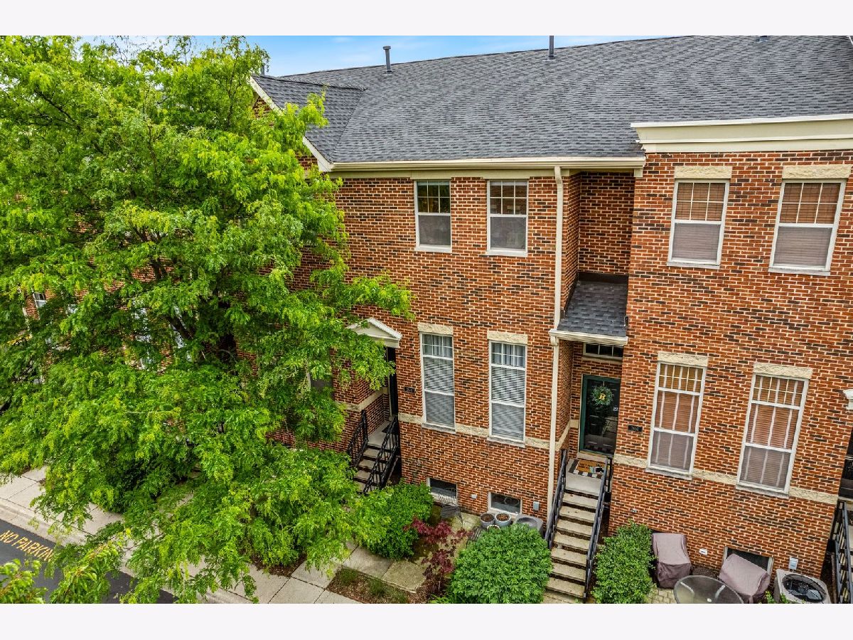 Townhomes Sold Belmont River Club Chicago Illinois, 2649 Melrose