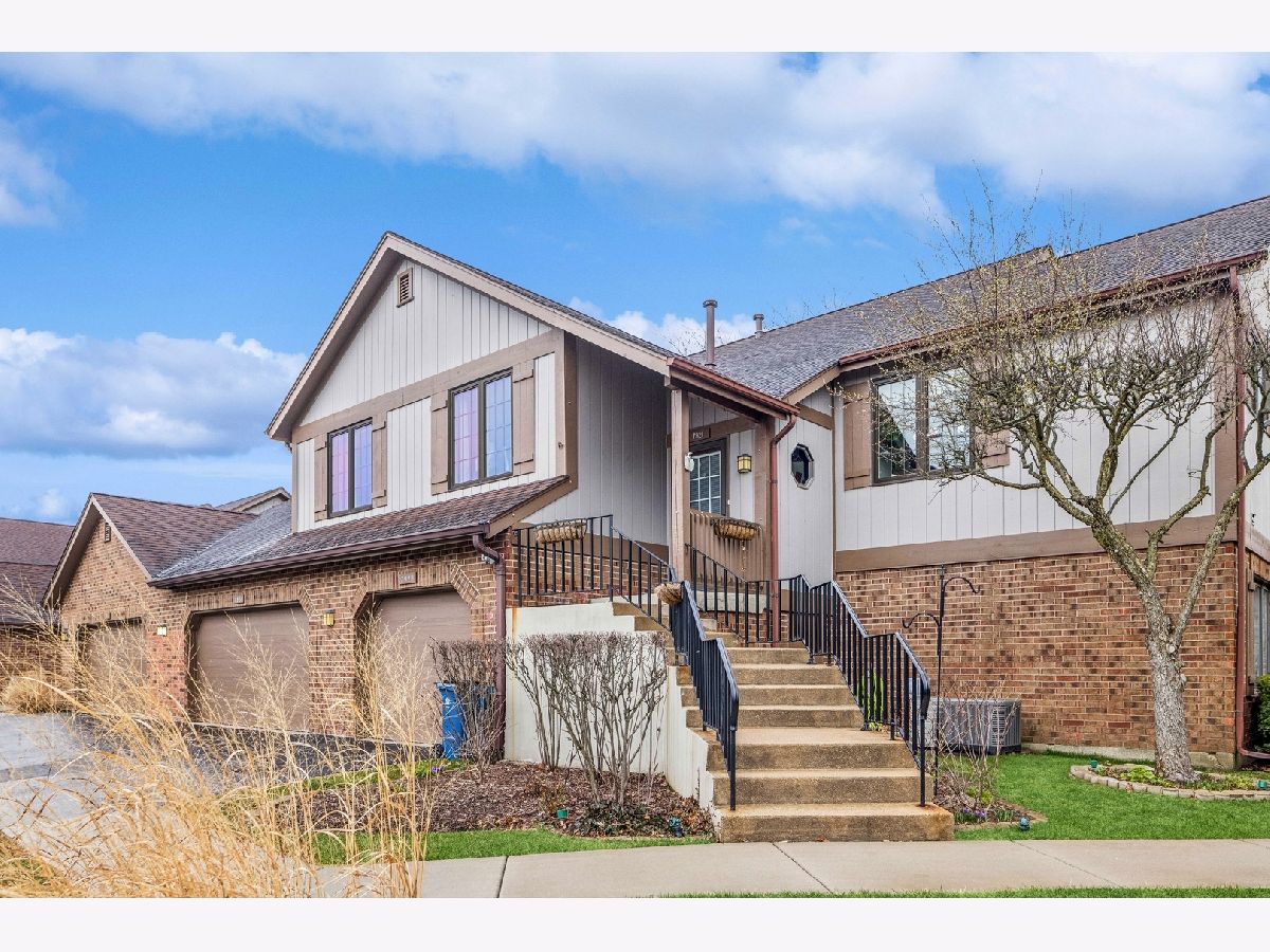 Condos & Townhomes Sold Oak Hills Palos Heights Illinois, 7921 Oak Knoll