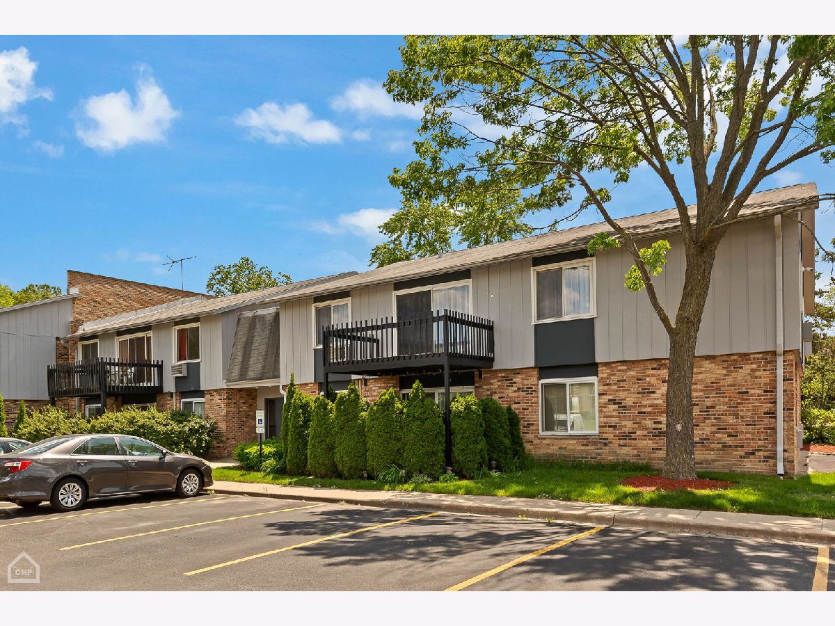 Condominiums Sold Willow Woods Prospect Heights Illinois, 912 Old Willow