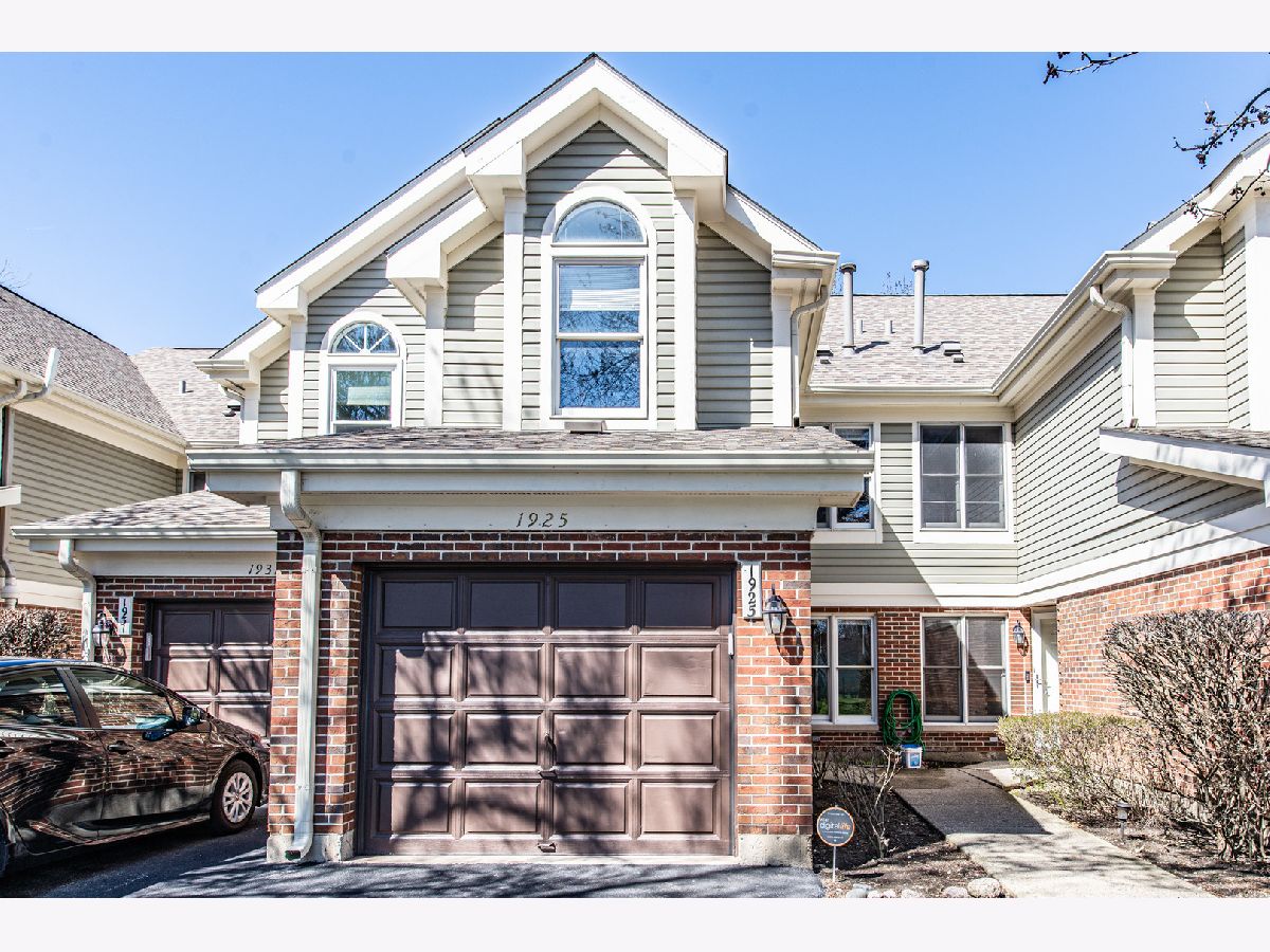 Townhomes & Condos & Homes Sold Surrey Park Arlington Heights Illinois, 1925 White Oak
