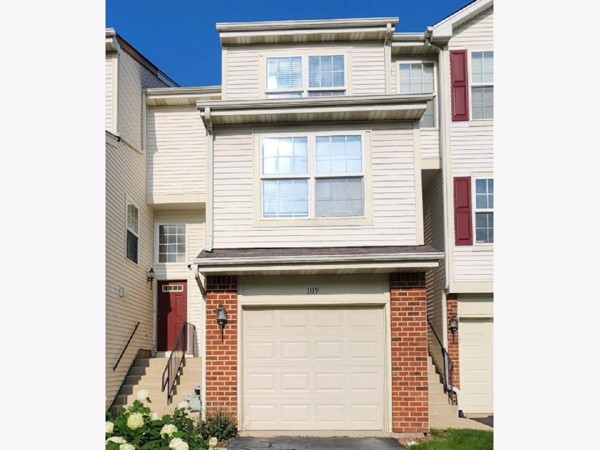Townhomes Sold Villas Of Red Oaks Glendale Heights Illinois, 1119 Shorewood