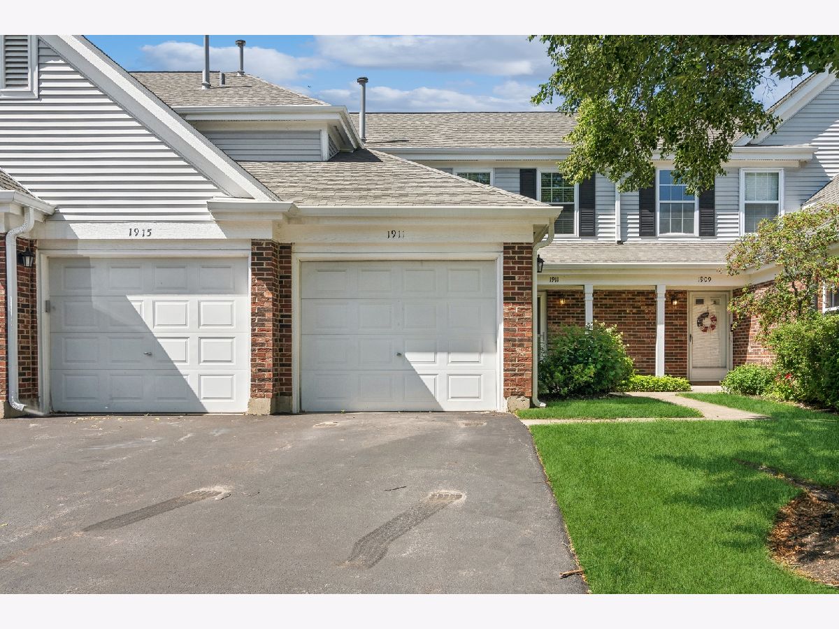 Townhomes & Condos Sold Wildberry Streamwood Illinois, 1911 Quaker Hollow