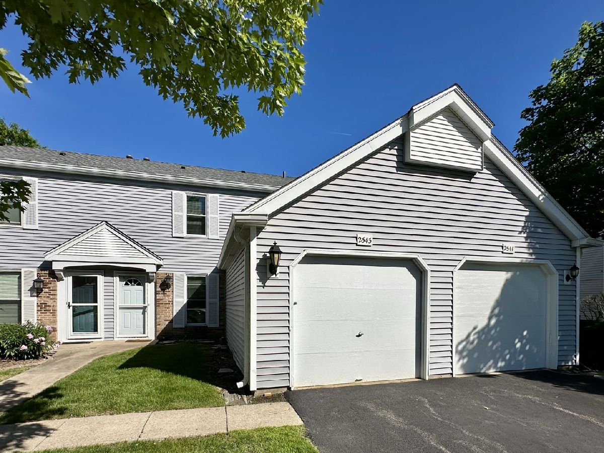 Townhomes Rented Country Oaks Aurora Illinois, 2543 Prairieview