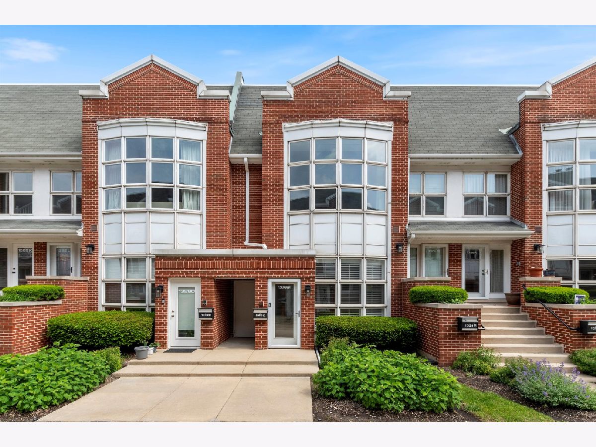 Townhomes & Condos & Homes Sold Dearborn Park Ii Chicago Illinois, 1328 Federal