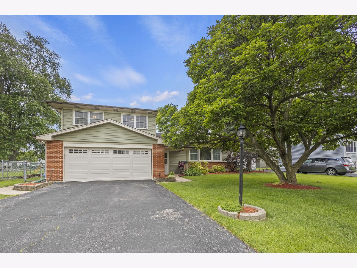 Homes Sold Highlands Woodridge Illinois, 2405 Sioux