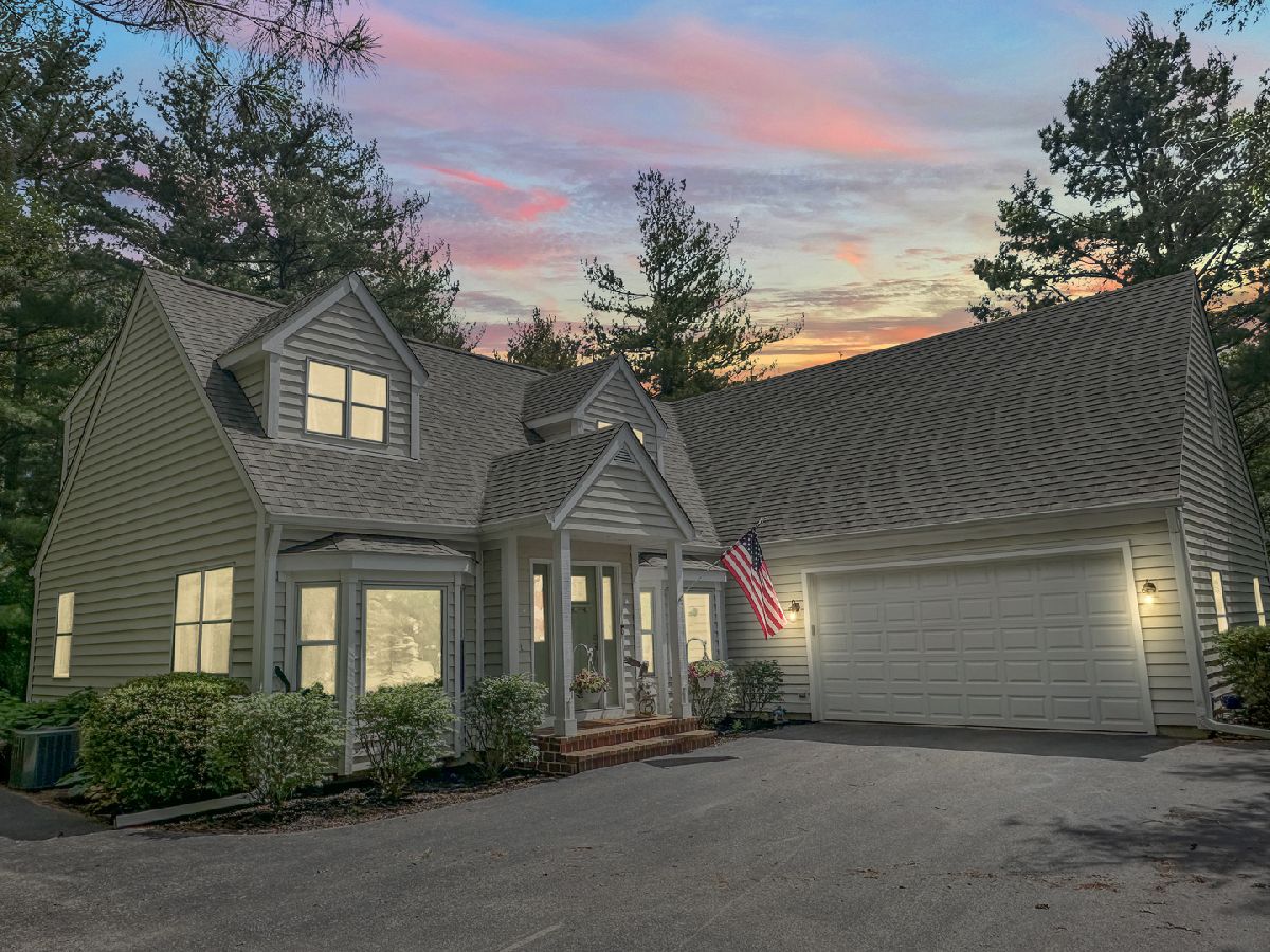 Homes Sold Pine Meadow Spring Grove Illinois, 2209 Hidden Trail
