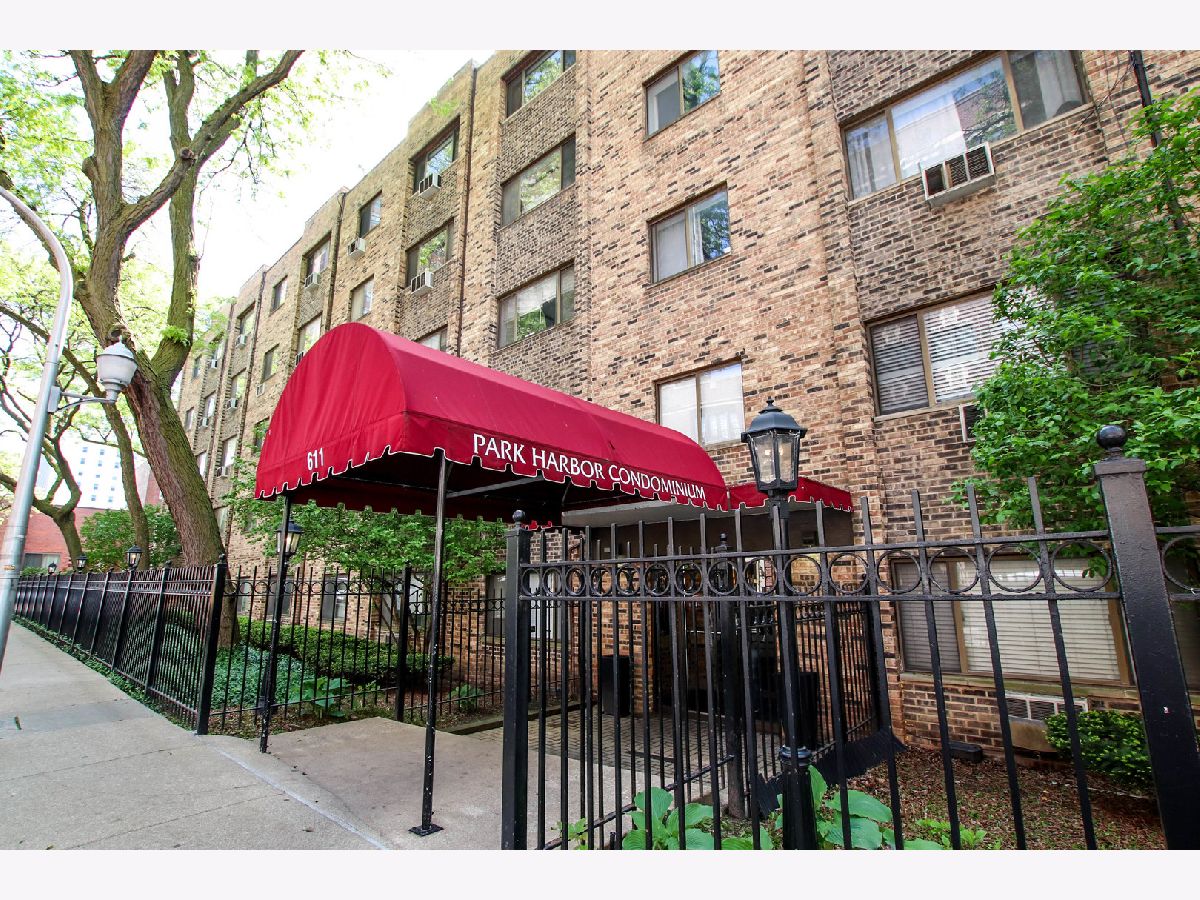 Condos & Townhomes Rented Park Harbor Chicago Illinois, 611 Patterson