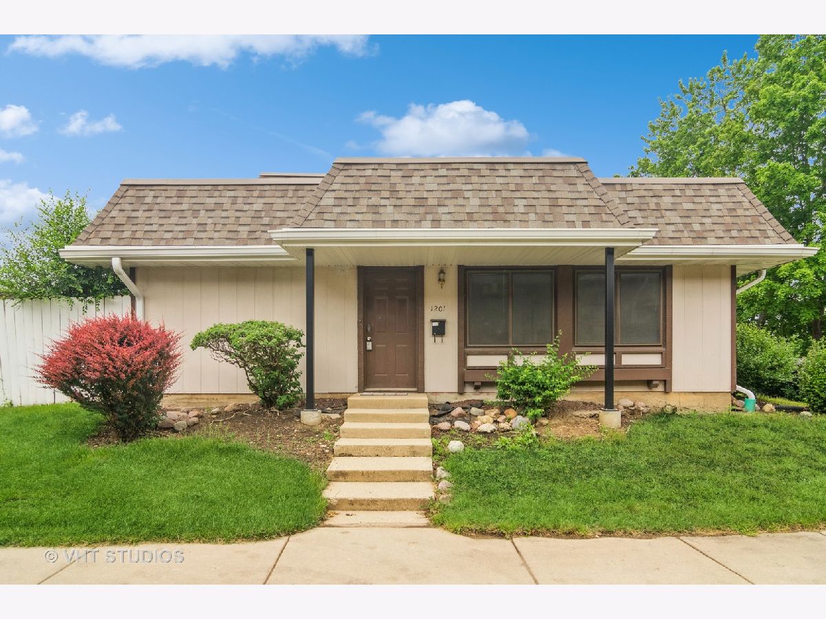 Townhomes & Condos Sold Tanglewood Hanover Park Illinois, 1201 Court C