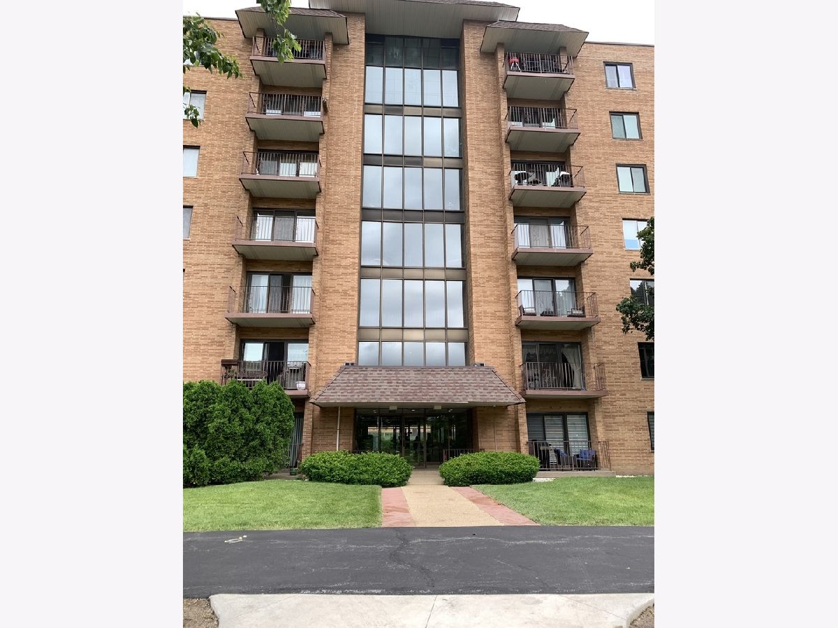 Condominiums Sold Crystal Towers Mount Prospect Illinois, 1717 Crystal