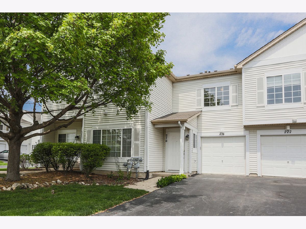 Townhomes & Condos Rented Heather Glen Aurora Illinois, 216 Heather Glen