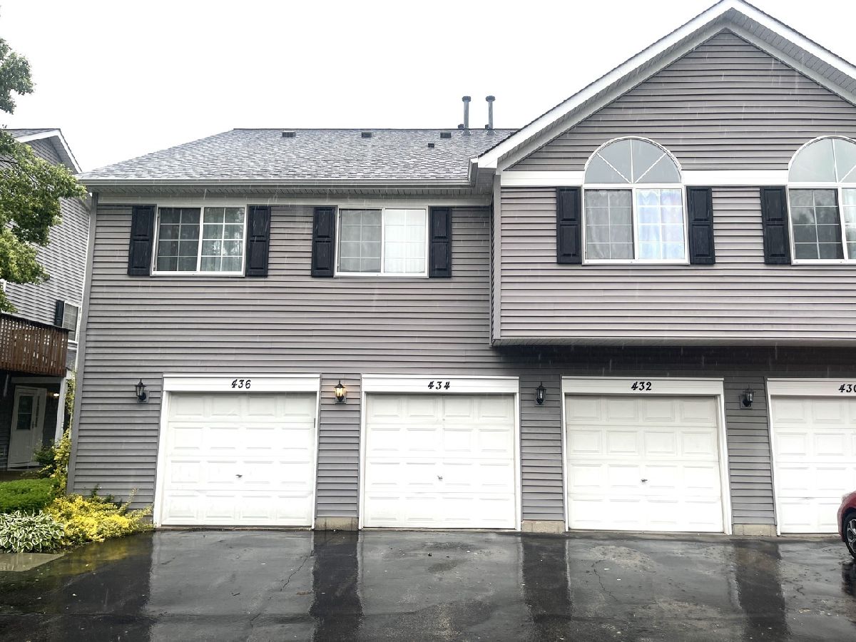 Townhomes & Condos & Homes Sold Woodcreek Village Lake In The Hills Illinois, 434 Village Creek