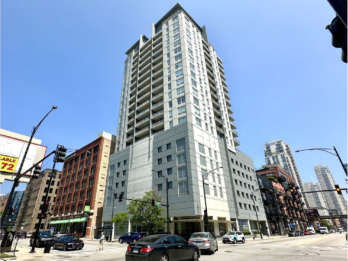 Condominiums Rented Grand Orleans Chicago Illinois, 330 Grand