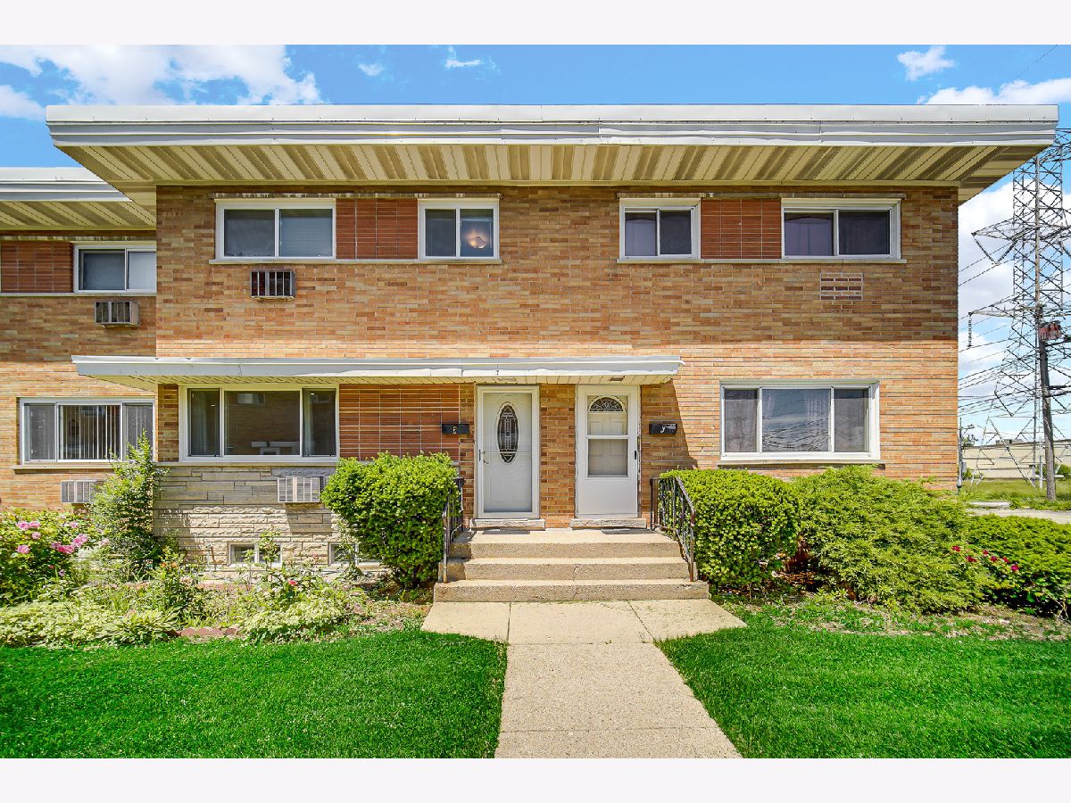 Townhomes & Condos Sold Greenwood Park Des Plaines Illinois, 8666 Gregory
