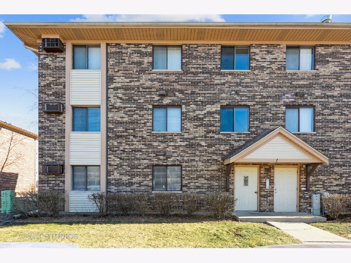 Condominiums Sold Century Park Vernon Hills Illinois, 1 Parkside