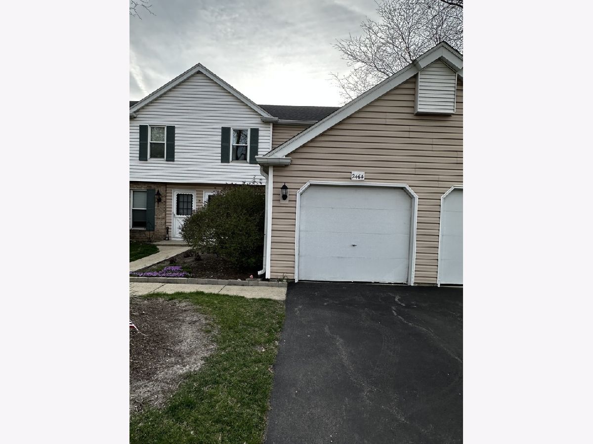 Townhomes Rented Country Oaks Of Butterfield Aurora Illinois, 2464 Devonshire
