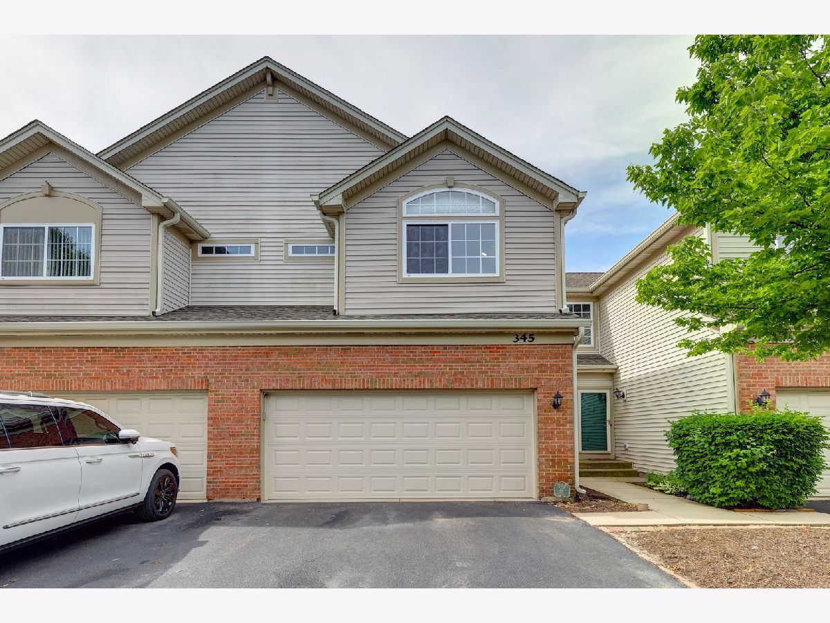 Townhomes & Condos Sold Southwicke Streamwood Illinois, 345 Southwicke