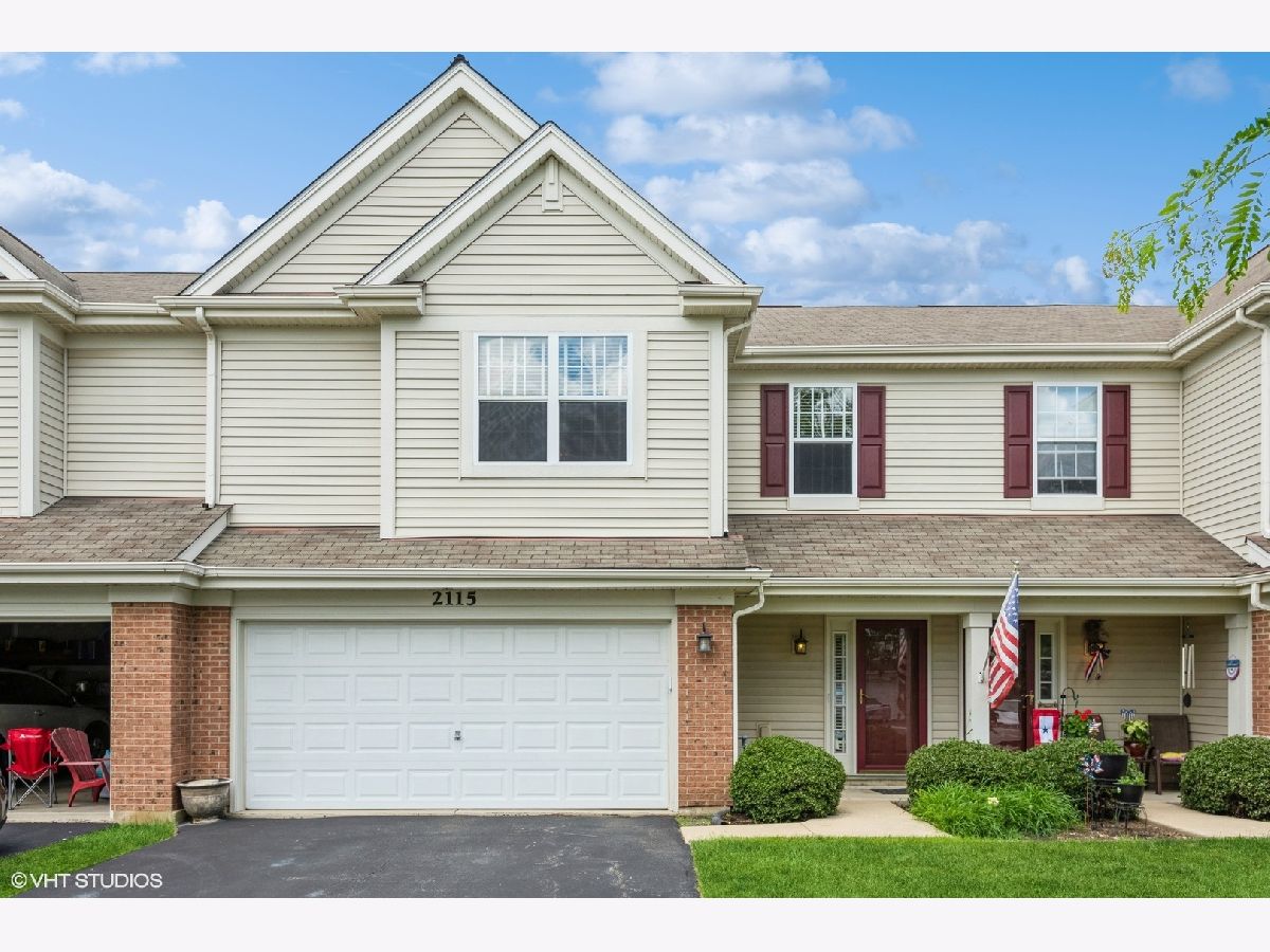 Townhomes & Condos Rented Coventry Lake In The Hills Illinois, 2115 Pembridge