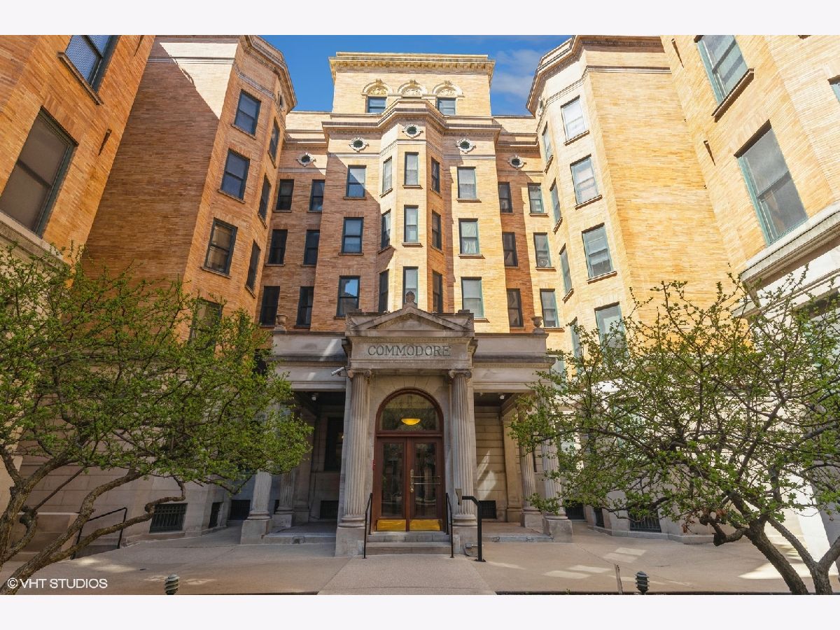 Condominiums Rented Commodore Chicago Illinois, 550 Surf