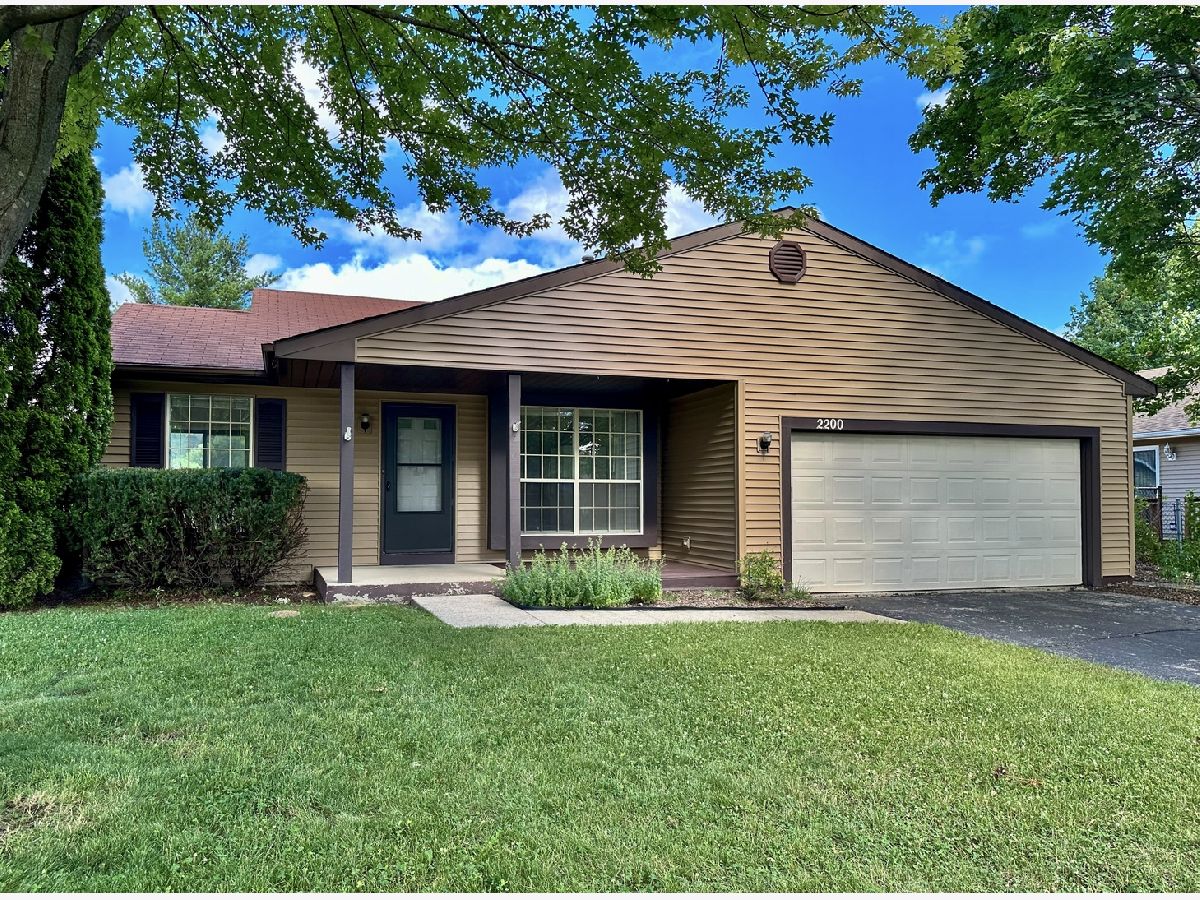Homes Rented Pepper Place Naperville Illinois, 2200 Waynesburg