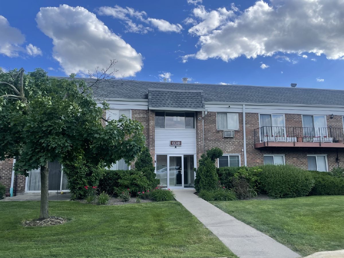 Condominiums Rented Regency Glenview Illinois, 10381 Dearlove