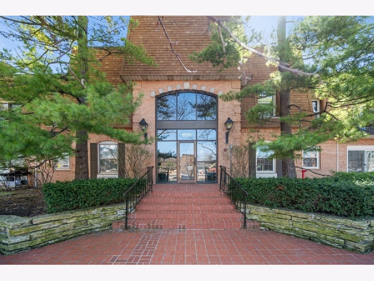 Condominiums Sold Brooke Estates Highland Park Illinois, 1220 Park