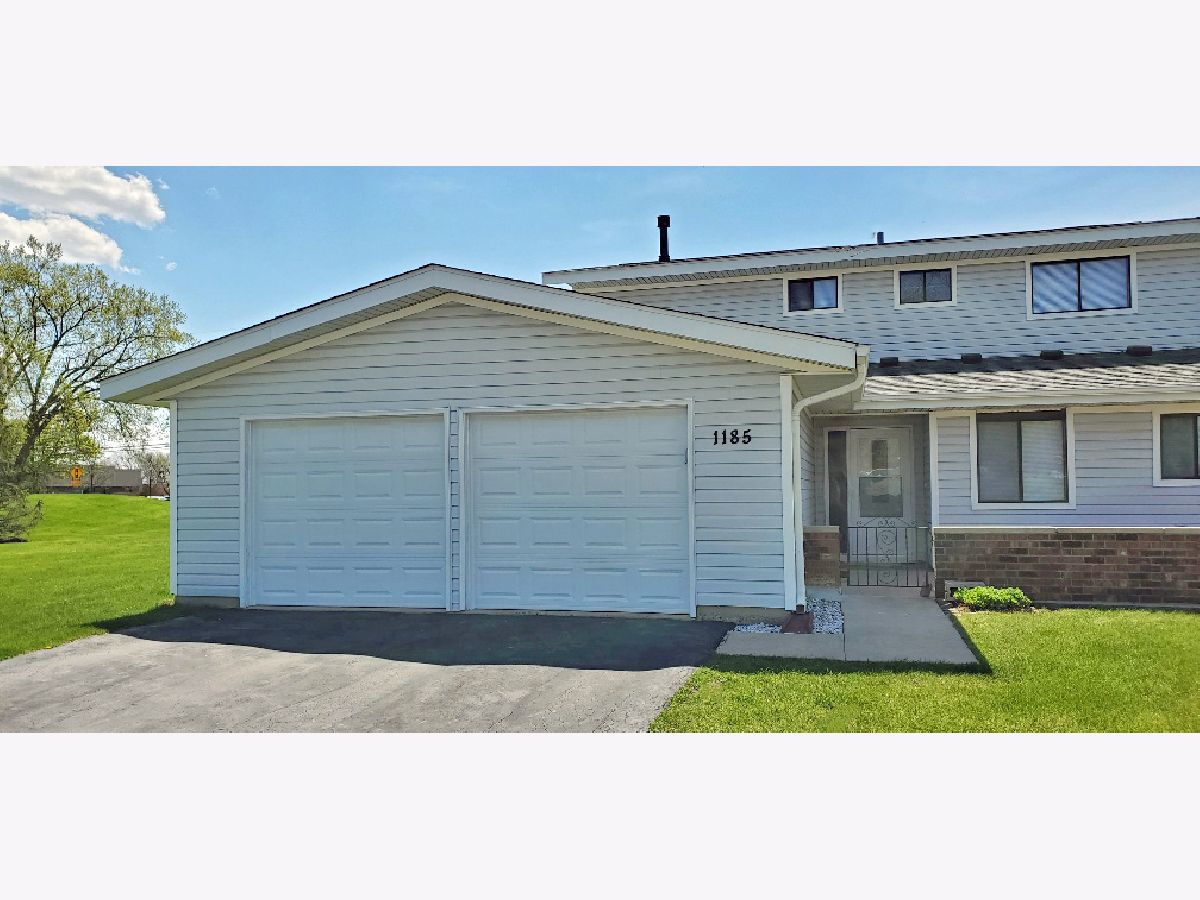 Townhomes & Condos & Homes Rented Weathersfield South Schaumburg Illinois, 1185 Foxboro