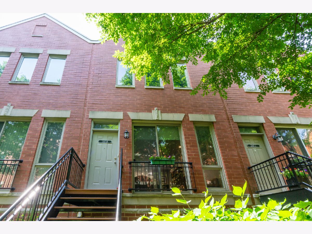 Townhomes Sold Henderson Square Chicago Illinois, 1541 Henderson