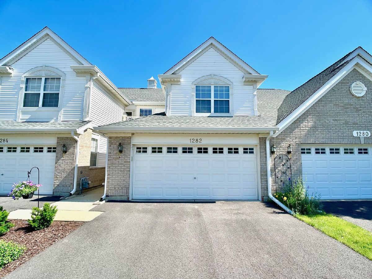 Townhomes Sold Timberline Bartlett Illinois, 1282 Timberline