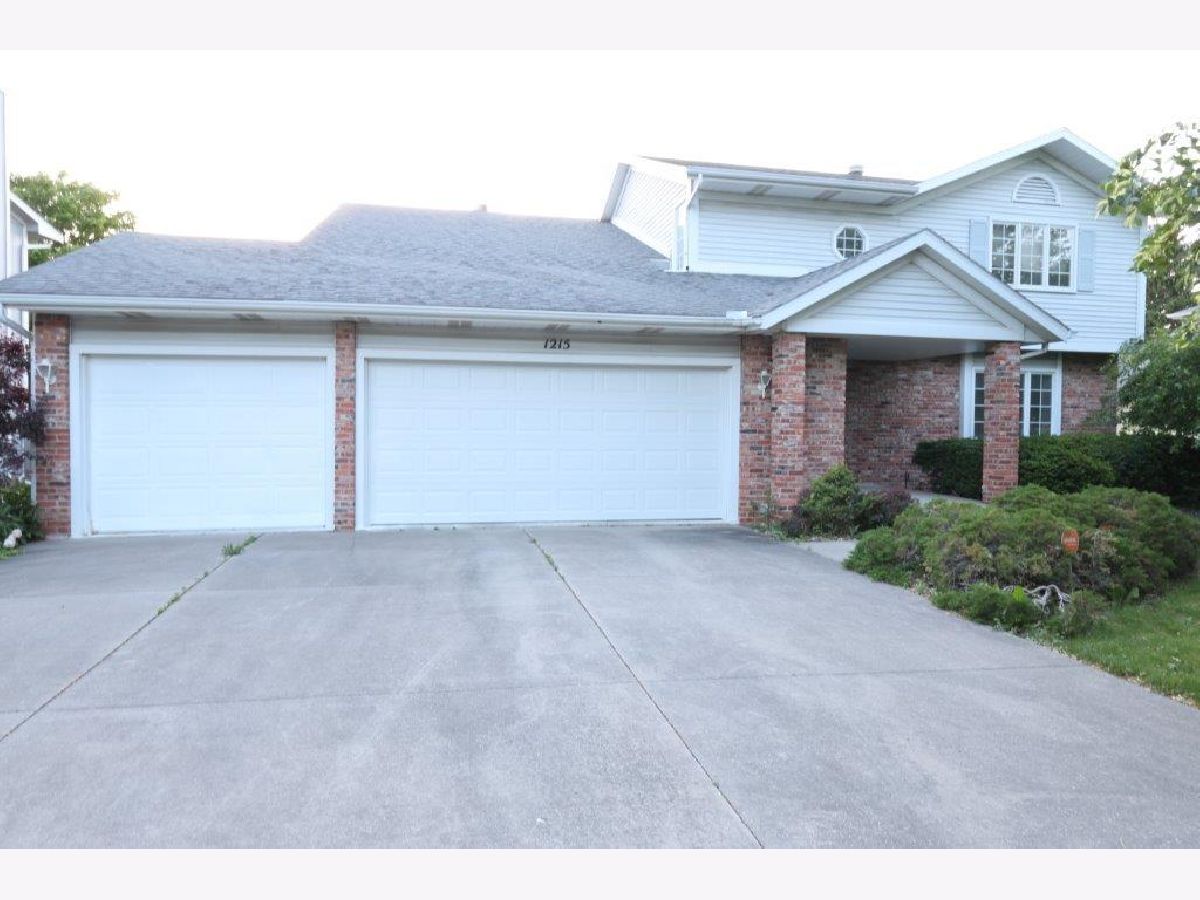 Homes & Condos & Townhomes Sold Rollingbrook S. Bloomington Illinois, 1215 Dover