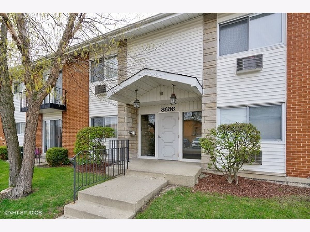 Condominiums Rented Courtland Square Des Plaines Illinois, 8836 Western
