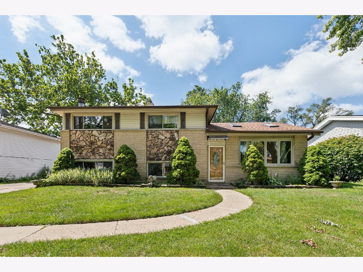 Homes Sold Woodview Manor Mount Prospect Illinois, 1917 Yuma
