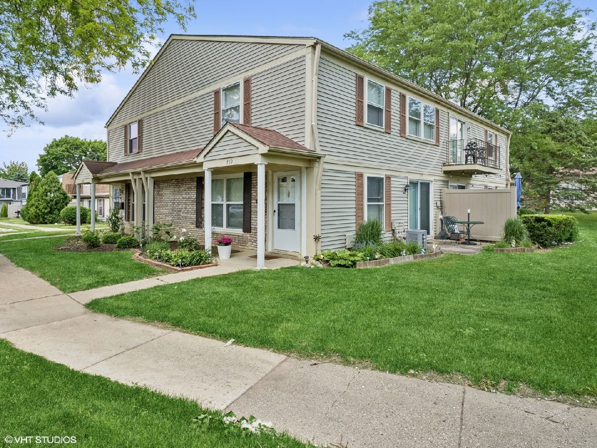 Townhomes Sold Castle Rock Schaumburg Illinois, 719 Huntly