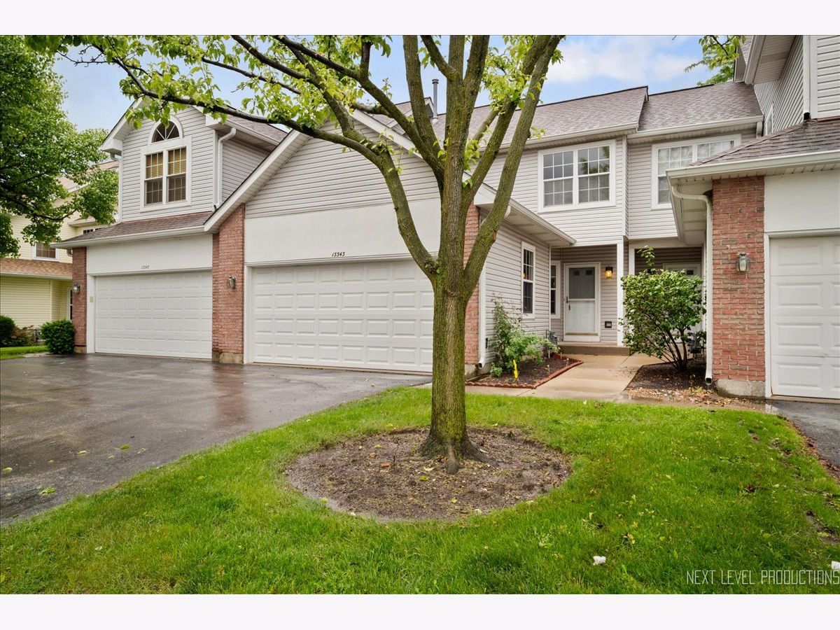 Townhomes & Condos Sold Whispering Lake Lake Bluff Illinois, 13343 Heiden