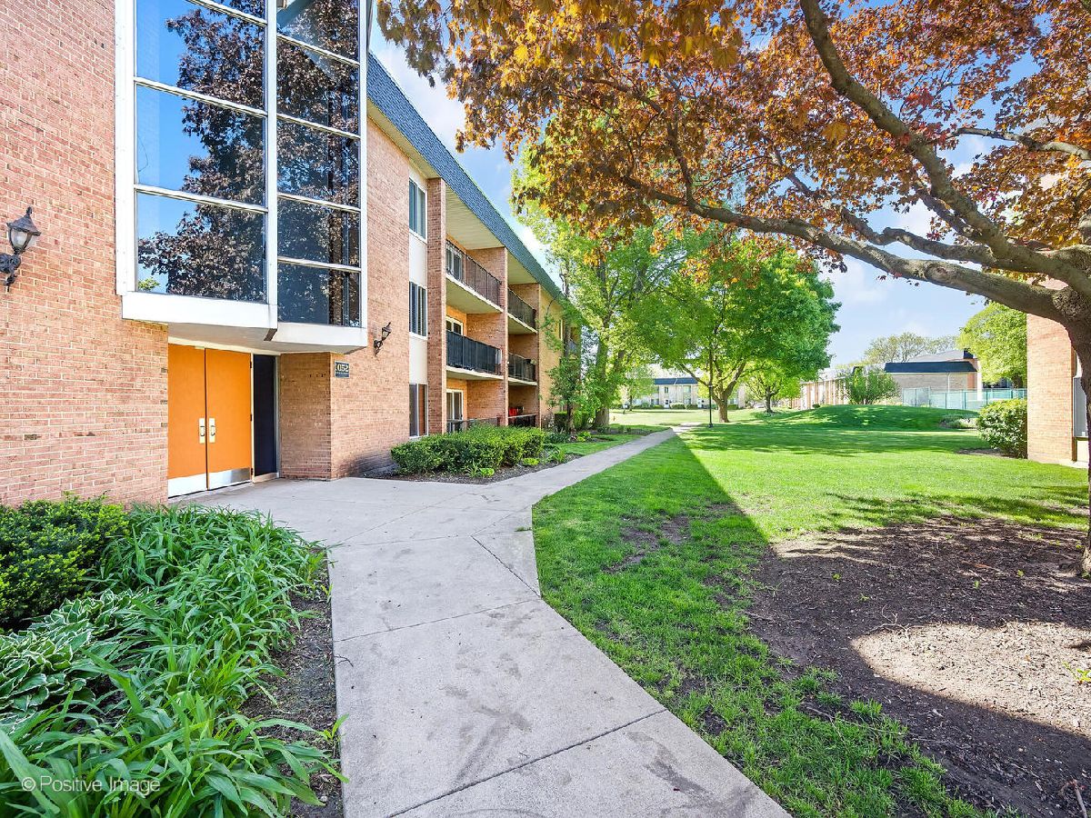 Condos & Townhomes Sold Mill Crossing Naperville Illinois, 1052 Mill