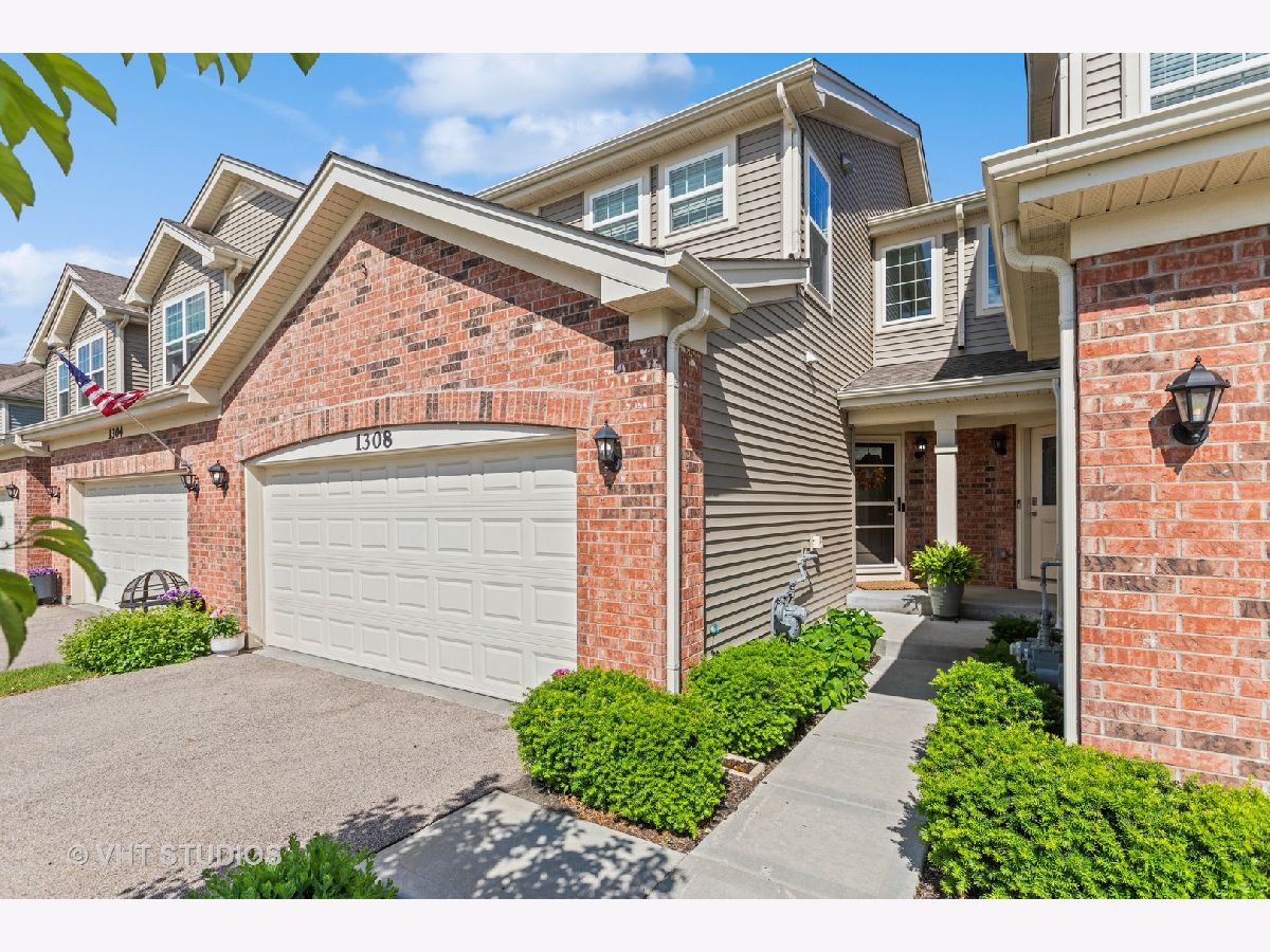 Townhomes Sold West Lake Cary Illinois, 1308 Prairie View