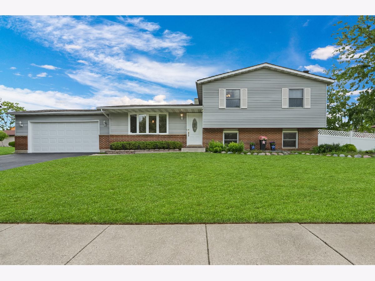 Homes Sold Oak Crest Waukegan Illinois, 3290 Burr Oak