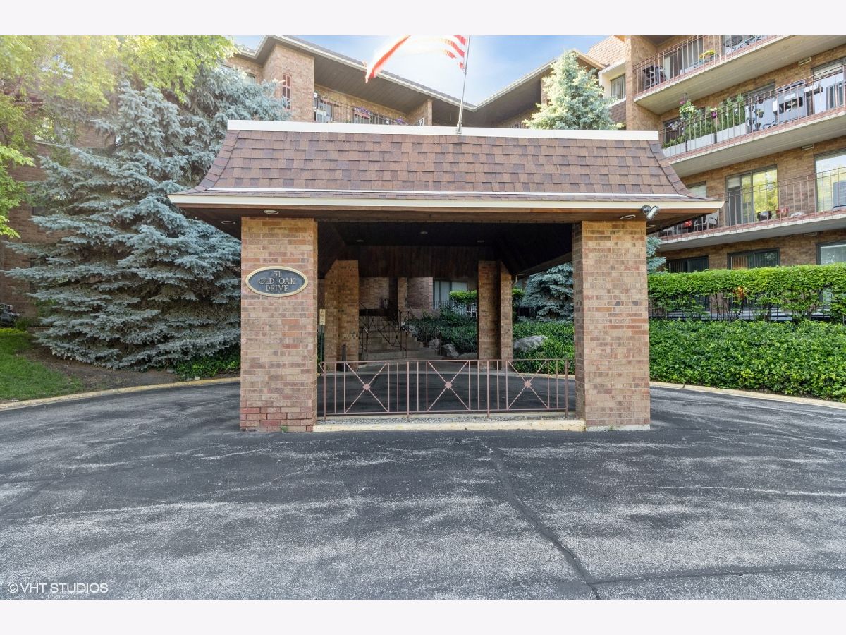 Condominiums Sold Oak Creek Buffalo Grove Illinois, 51 Old Oak